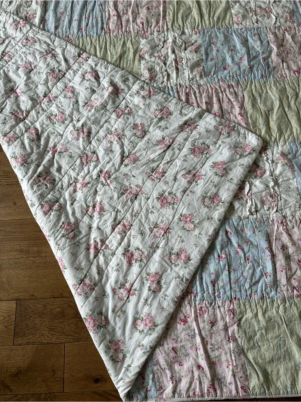 Simply Shabby Chic 100% Cotton Queen Quilt Reversible Patchwork One Pillow Sham